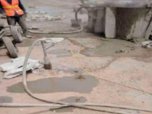 荣邦乡水泥混凝土路面板底注浆技术 路面脱空注浆整治方案